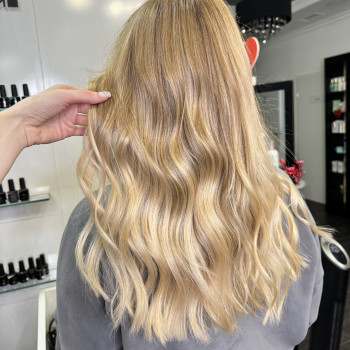 Укладка волосся
                    Салон краси Wizard Київ