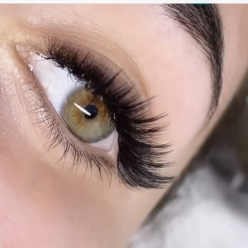 Нарощення вій Позняки/Осокорки/Харківський від класики до мега обʼєму
                    Лешмейкер Яна Київ