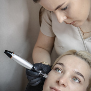 Фракційна мезотерапія
                    Врач-косметолог Ксенія Ужгород