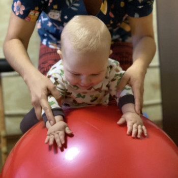 Массаж и гимнастика на фитболе