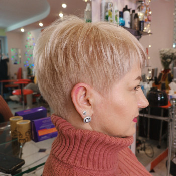 Жіноча стрижка
                    Жіночий перукар  Запоріжжя