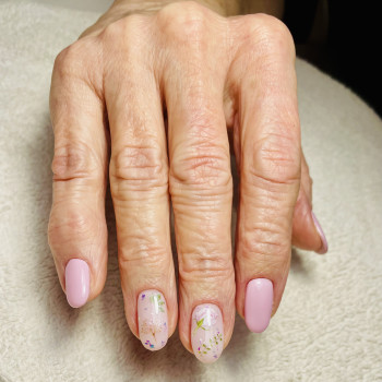 рожевий манікюр