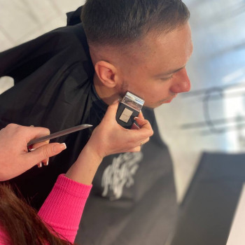 Стрижки чоловічі
                    Парикмахер Анна Хмельницкий