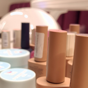 Будь який колір та дизайн з якісною косметикою Luna та Dark