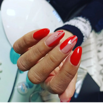 Манікюр з гель-лаком
                    Мастер маникюра Анастасія Ужгород