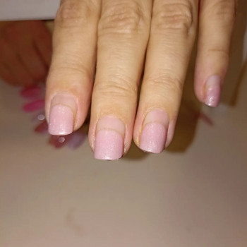 Манікюр з гель-лаком
                    Мастер маникюра Анастасія Ужгород