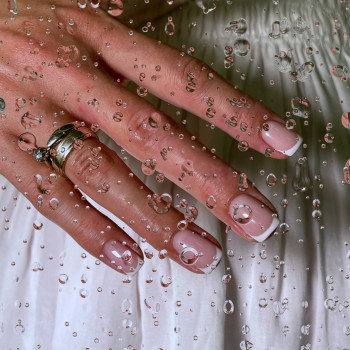 Манікюр з гель-лаком
                    Мастер маникюра Анастасія Ужгород