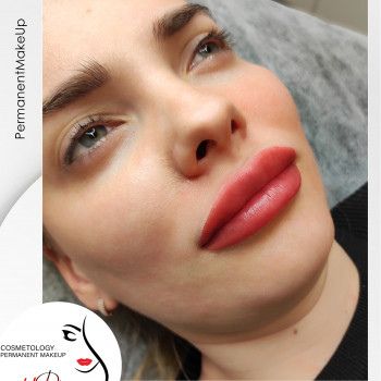 Перманентний макіяж губ.

   