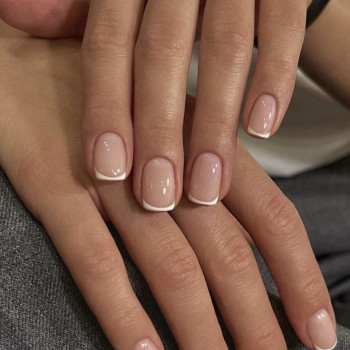 Манікюр комплекс з покриттям французький манікюр.