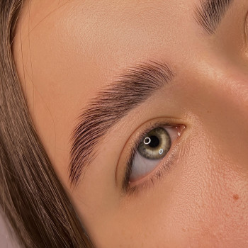 Ламінування та фарбування брів