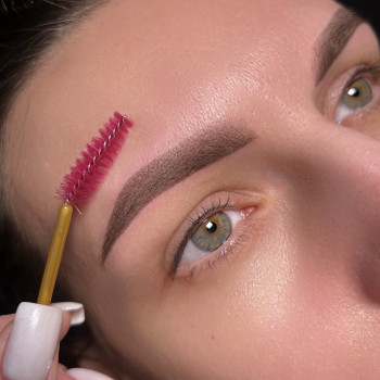 Перманентний макіяж брів 
  
 
 