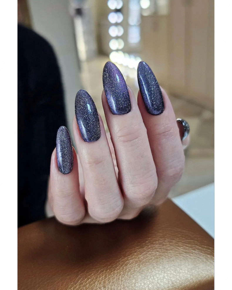 Маникюр на длинные ногти кошачий глаз темный, фото - Студия красоты Beauty Line