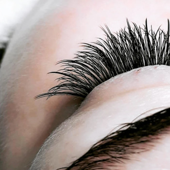 Нарощування вій 