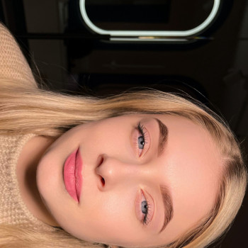 Корекція та фарбування брів
 