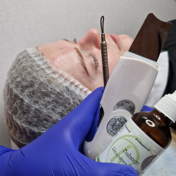 Комбінована чистка + пілінг
                    Косметолог Елизавета Киев