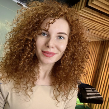 Корекція та окрашування бровей фарбою
 
 