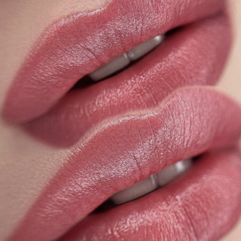 Перманентный макияж губ
                    Мастер перманентного макияжа Лилия Одесса