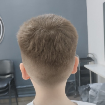 Чоловіча стрижка та оформлення бороди
                    Салон красоты Relax Броды