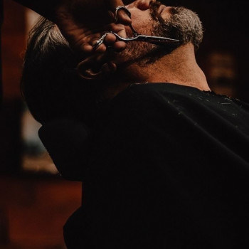 Чоловіча стрижка та оформлення бороди
                    Салон красоты Relax Броды