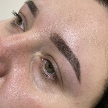 Фарбування брів