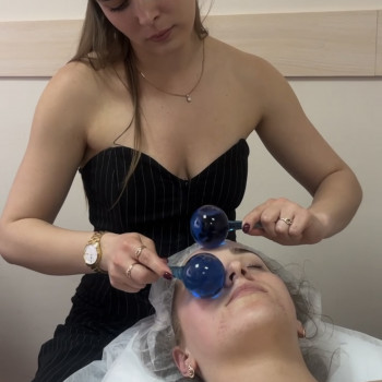 Масаж обличчя за допомогою гаджетів