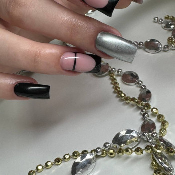 ??Святковий манікюр ??

     