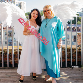 Психолог Мирошник лагідно нагадує: «Викидати треба сміття, а не себе зі свого життя».
З любов’ю до с...