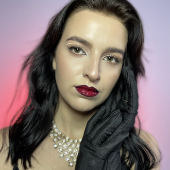 Професійний макіяж на будь-який смак

 
 