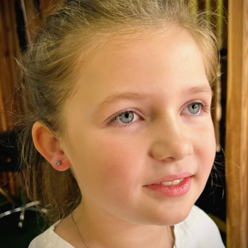 Проколювання вушок у дітей