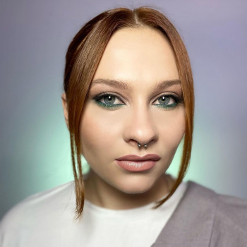 Професійний макіяж на будь-який смак

 
 