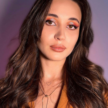 Професійний макіяж на будь-який смак

 
 