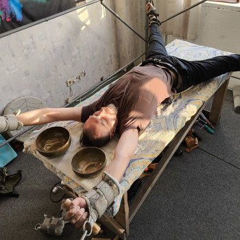 Заняття на тренажері ПравИло
                    Реабилитолог Олександр Черкассы