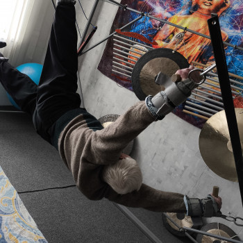 Заняття на тренажері ПравИло
                    Реабилитолог Олександр Черкассы