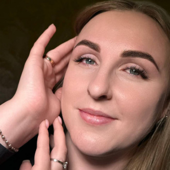 Нарощення вій та корекція і фарбування брів
 
 