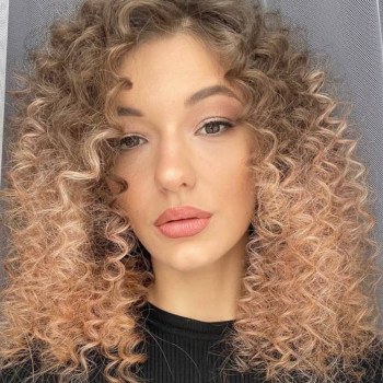 Макіяж та зачіска від наших спеціалістів
 
 