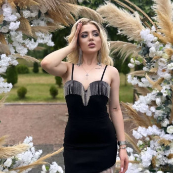 Макіяж та зачіска від наших спеціалістів
 
 