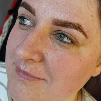 Корекція та Фарбування брів фарбою