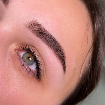 Фарбування та корекція брів