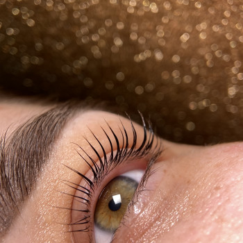 Ламінування вій з фарбуванням