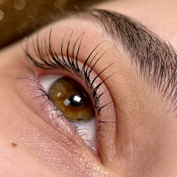 Ламінування вій з фарбуванням