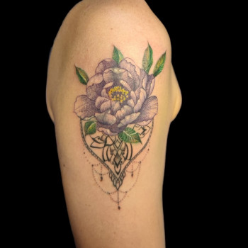 Тату на плече цветные цветок, фото - Тату мастер Виктория Матеренко