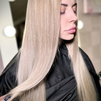 Фарбування волосся
                    Салон красоты Make up and nails bar Киев