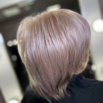 Фарбування волосся
                    Салон красоты Make up and nails bar Киев