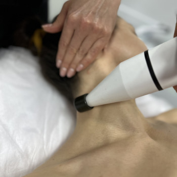 Апаратний масаж обличчя