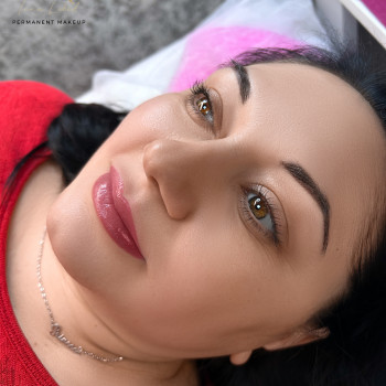 Перманентний макіяж
                    Майстер перманентного макіяжу Інна Бориспіль