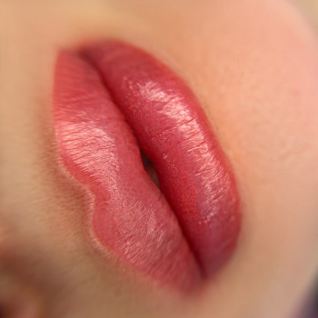 Перманентний макіяж
                    Майстер перманентного макіяжу Інна Бориспіль