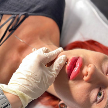 Контурна пластика губ
                    Мастер перманентного макияжа Інна Борисполь