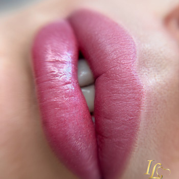 Контурна пластика губ
                    Мастер перманентного макияжа Інна Борисполь