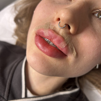 Контурна пластика губ
                    Мастер перманентного макияжа Інна Борисполь