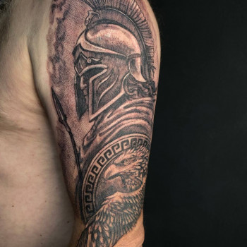 Тату для хлопців на плечі спартанець, фото - Тату салон Tattoo Art
